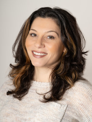 Veronika Kit~ Goodnight headshot